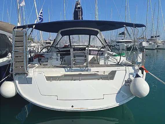 Velero Oceanis 48