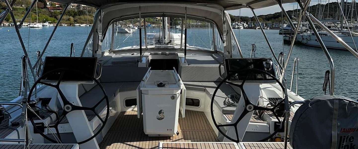 Парусная яхта Oceanis 51.1