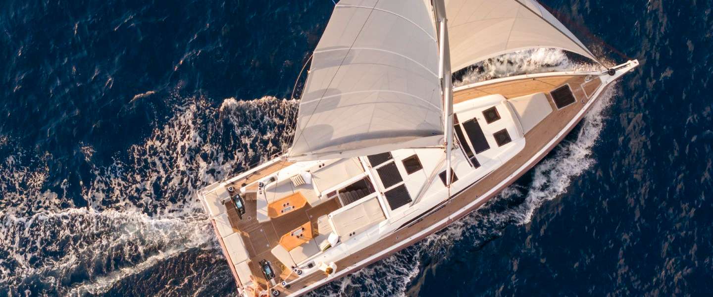 Парусная яхта Oceanis 52