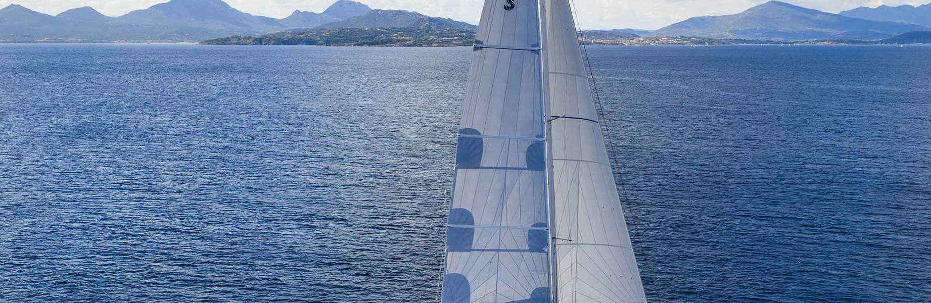 Sailboat Oceanis 52