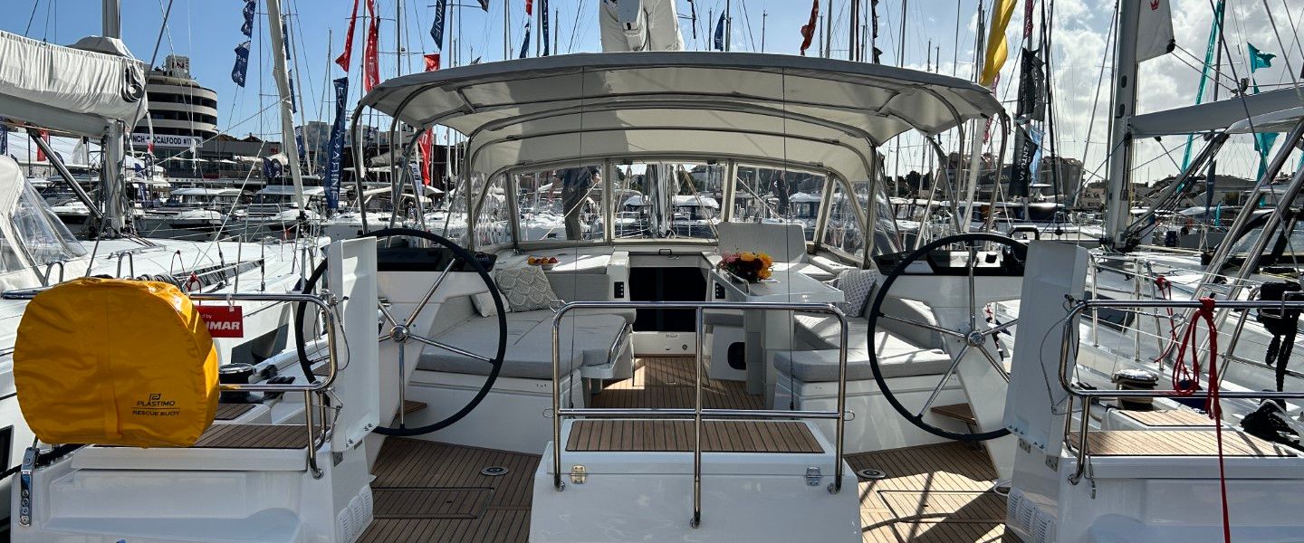 Парусная яхта Oceanis 52