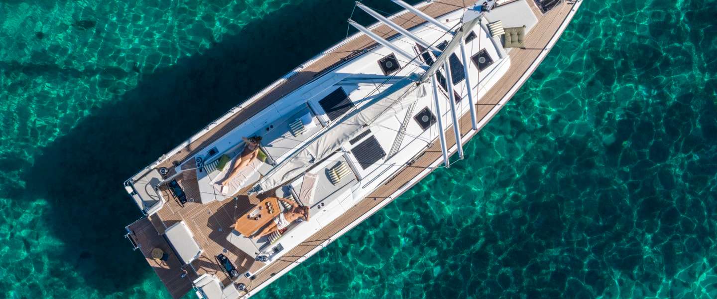 Парусная яхта Oceanis 52