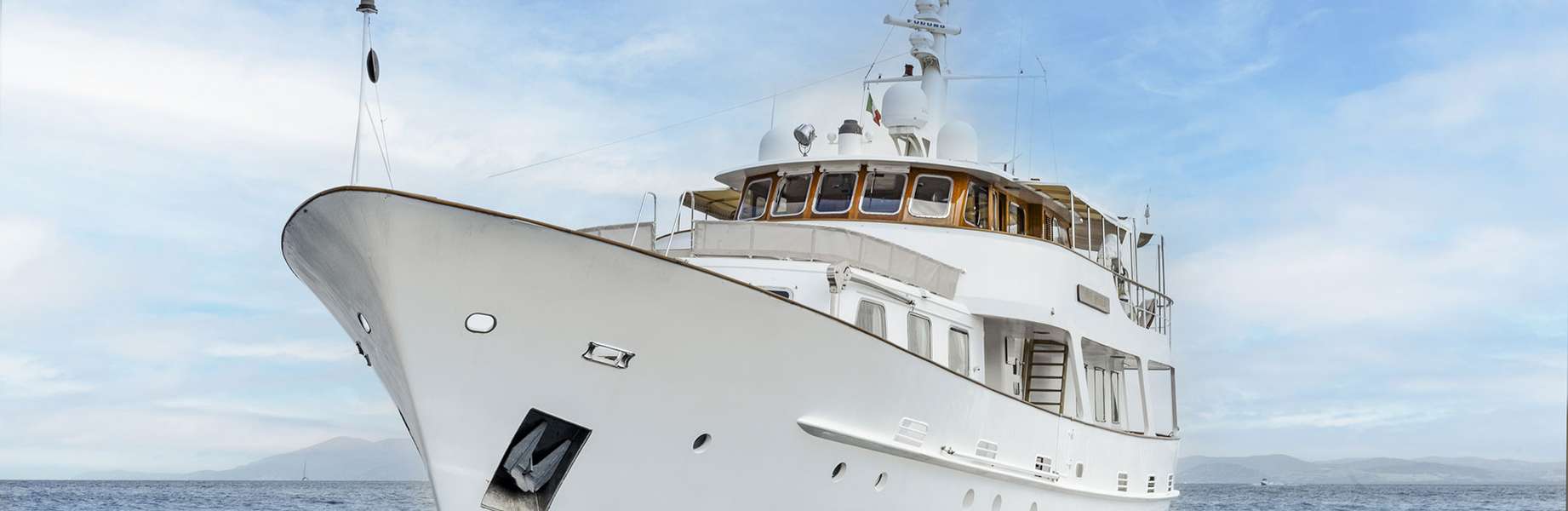 Bateaux à moteur Pacific Class 85