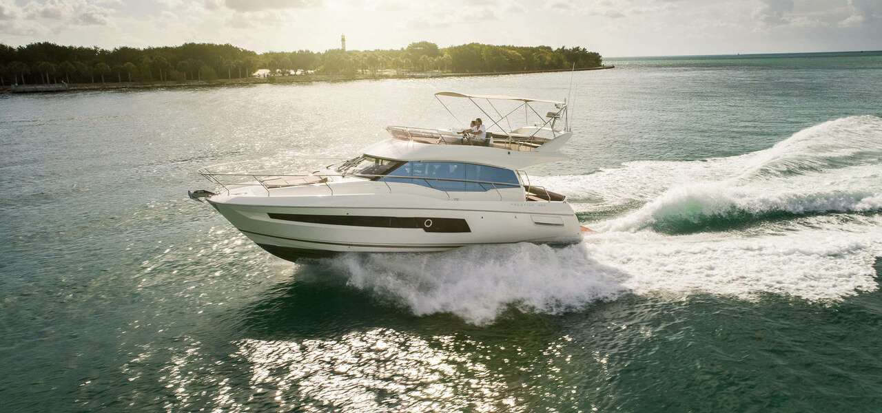 Barca a motore Prestige 460