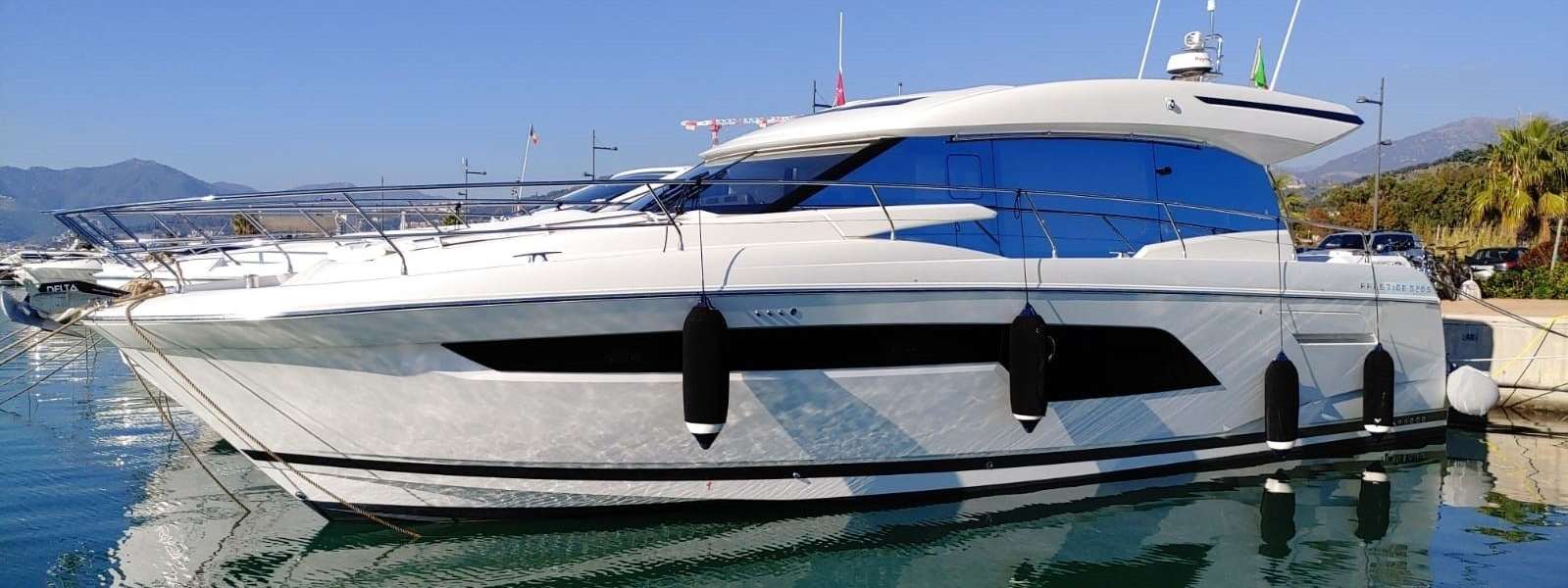 Barca a motore Prestige 520