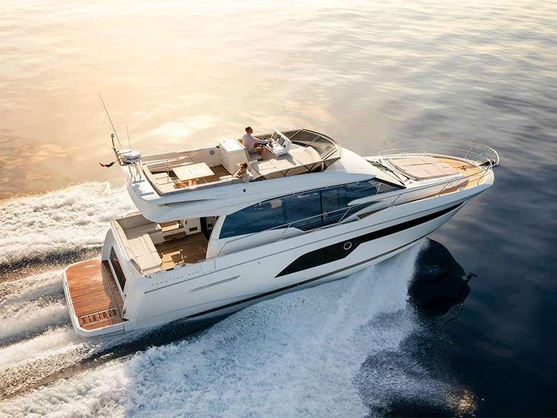 Motor boat Prestige 520