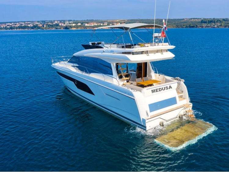Barco a motor Prestige 520