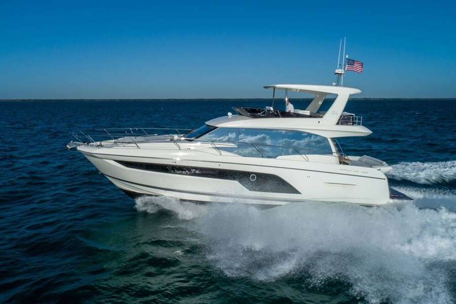 Motor boat Prestige 590 Fly