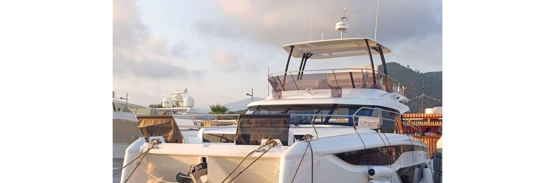 Моторный катамаран M48