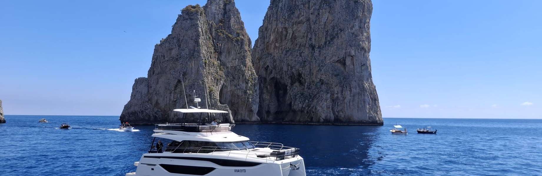 Catamaran à Moteur M48