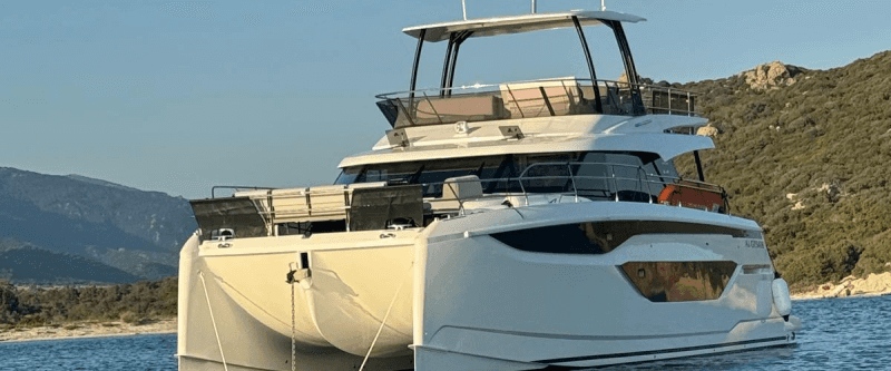 Catamarano a Motore M48