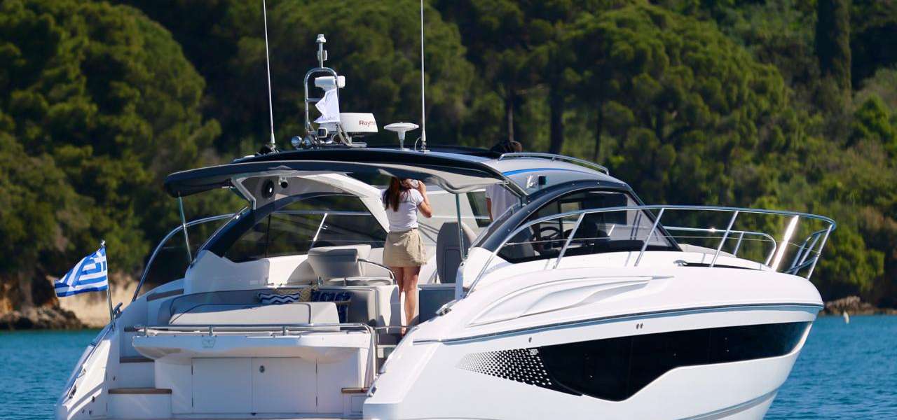 Bateaux à moteur Princess V40
