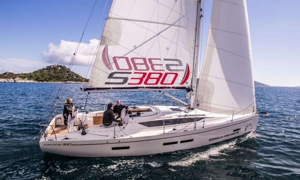 Velero Salona S380