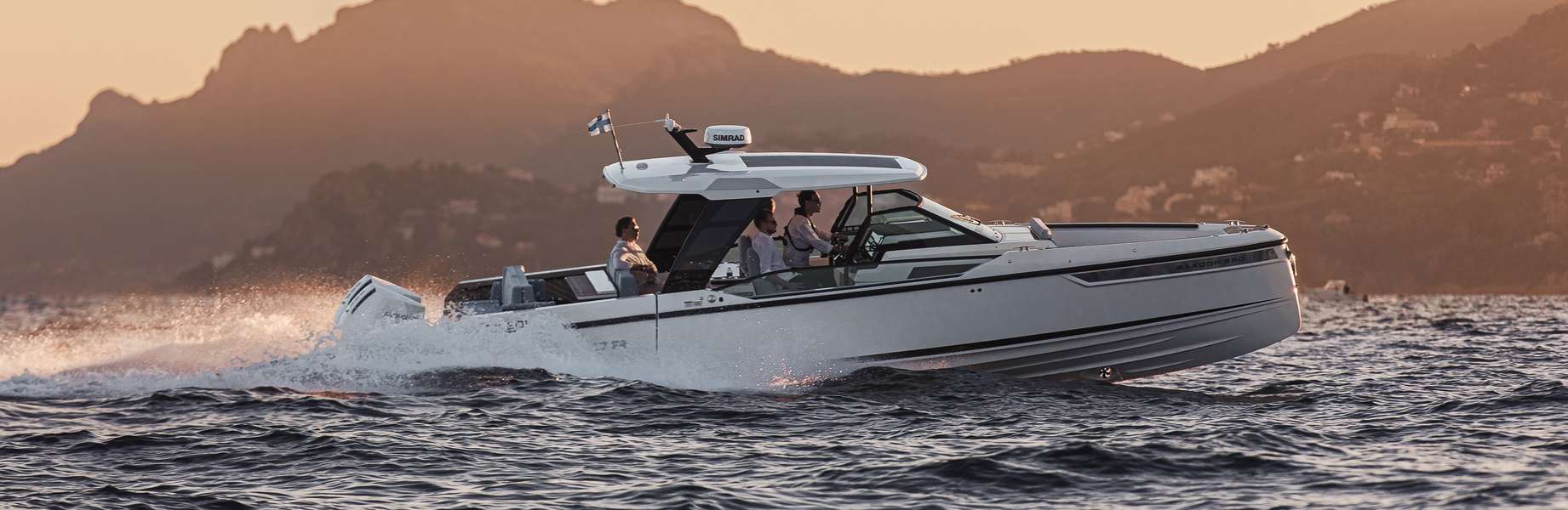 Barca a motore Saxdor 320 GTO