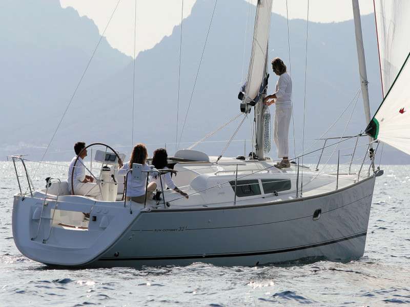 Sailboat Sun Odyssey 32i
