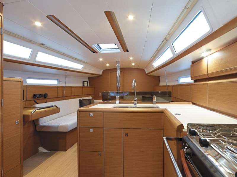 Sailboat Sun Odyssey 389