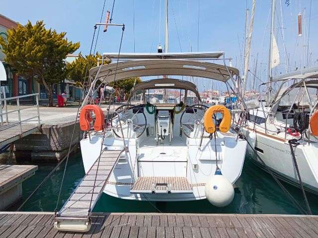 Sailboat Sun Odyssey 409