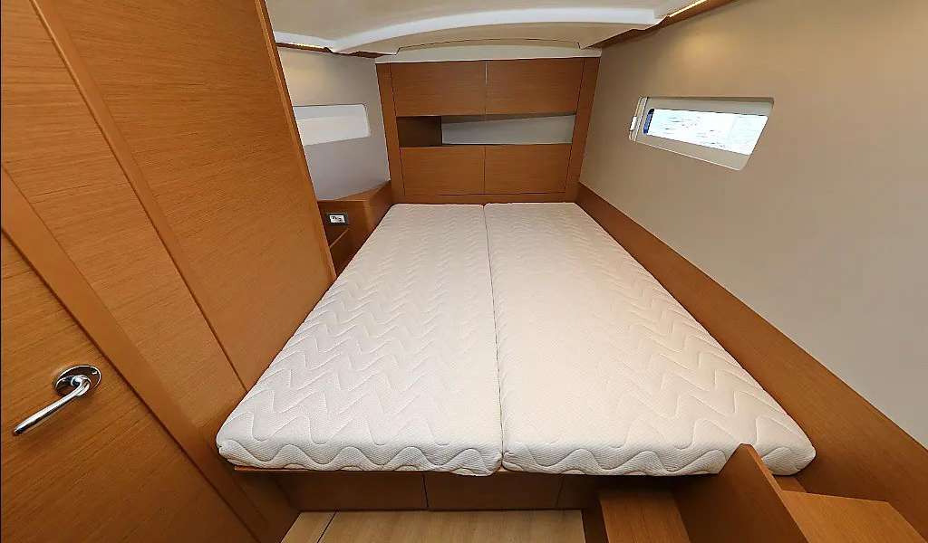 Sailboat Sun Odyssey 410