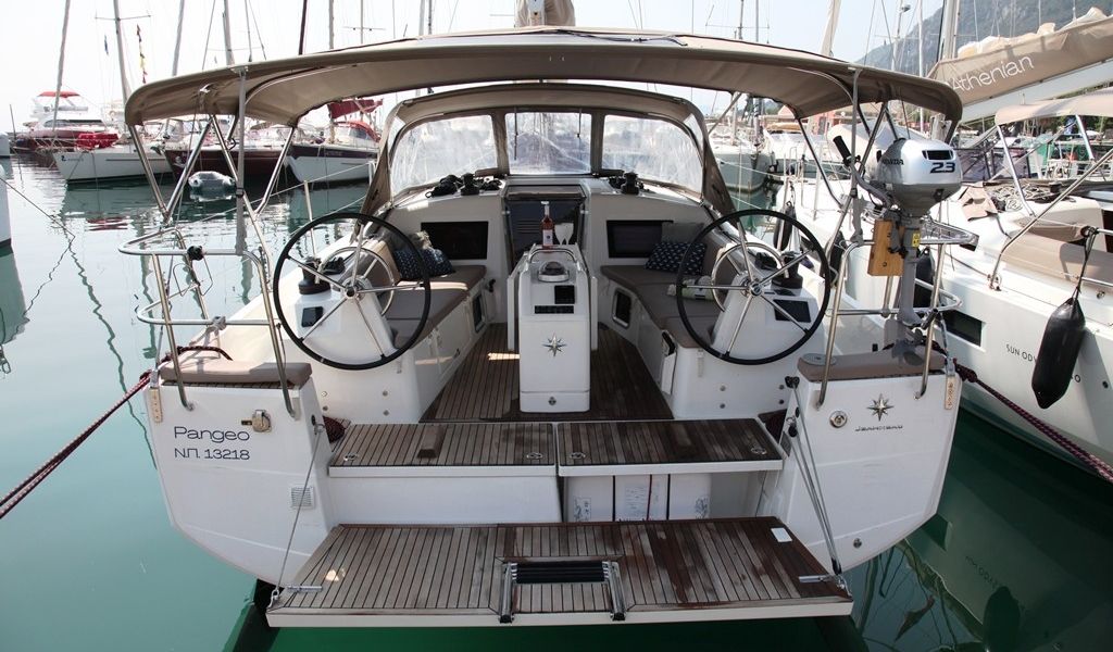 Sailboat Sun Odyssey 410