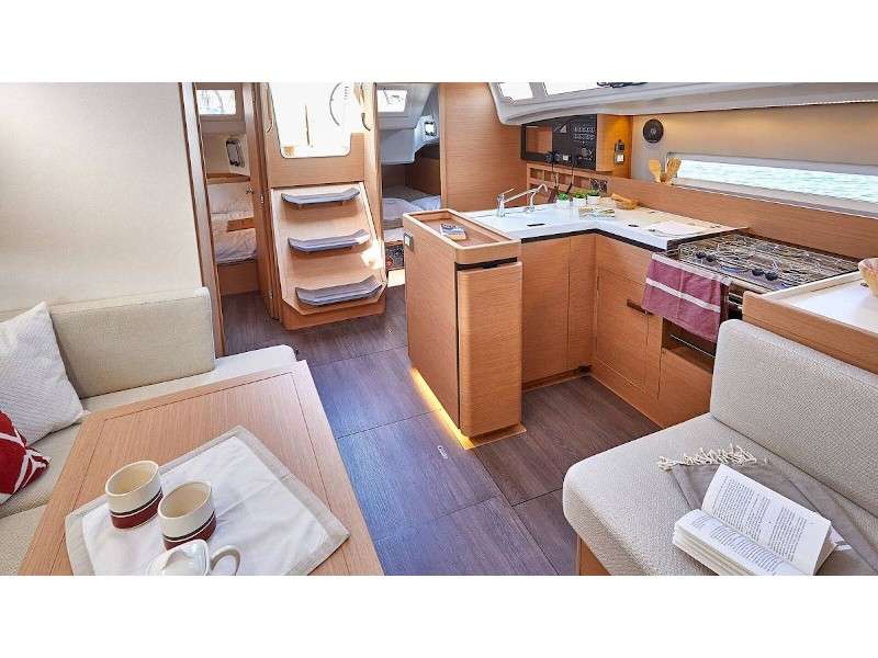 Парусная яхта Sun Odyssey 410