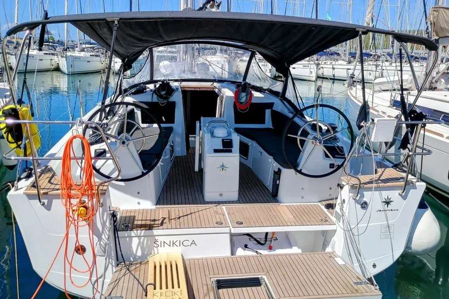 Парусная яхта Sun Odyssey 415