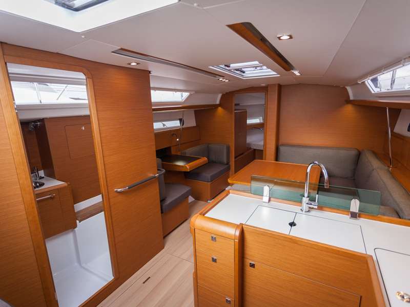 Sailboat Sun Odyssey 419