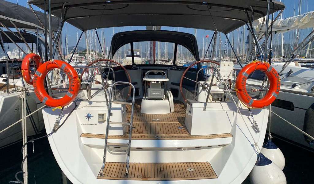 Velero Sun Odyssey 44i