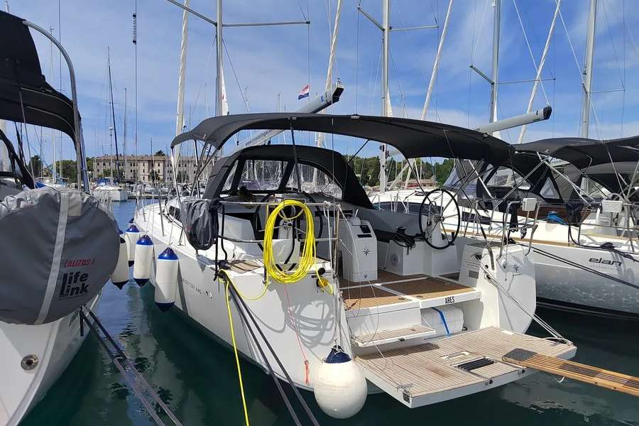 Sailboat Sun Odyssey 440