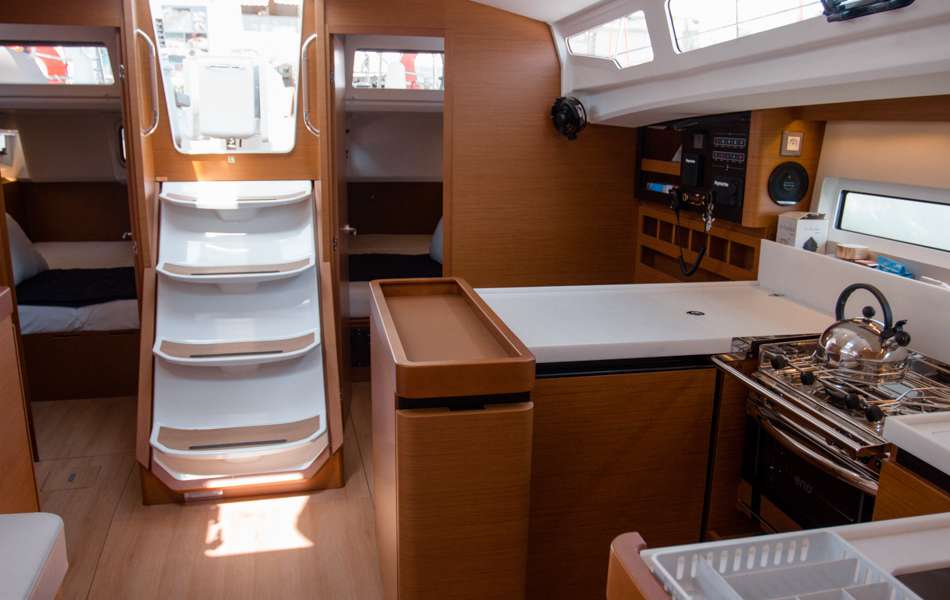 Sailboat Sun Odyssey 440