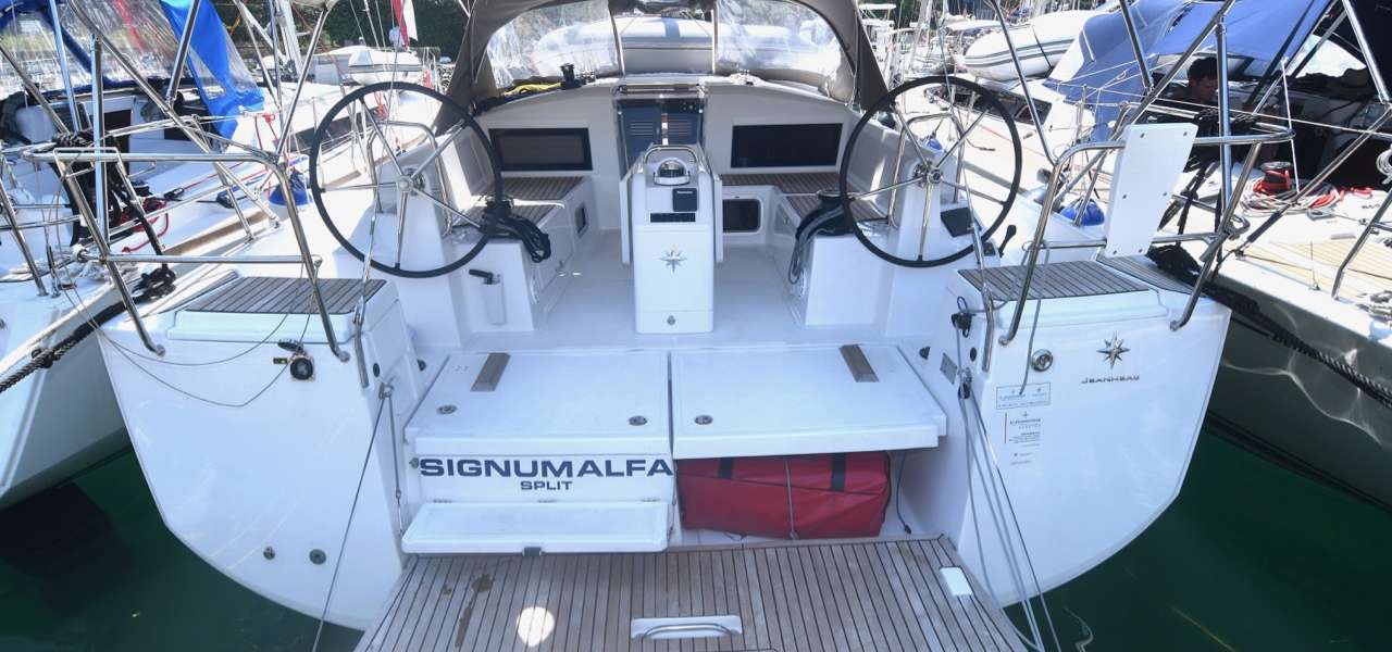 Sailboat Sun Odyssey 440