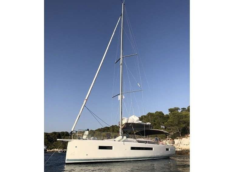 Sailboat Sun Odyssey 490