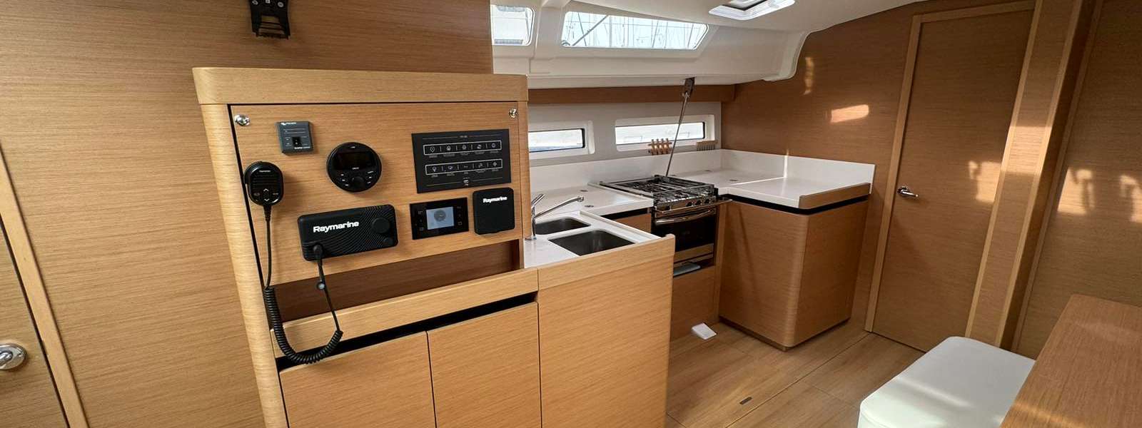 Sailboat Sun Odyssey 490