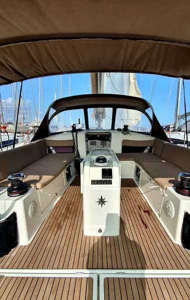 Парусная яхта Sun Odyssey 490