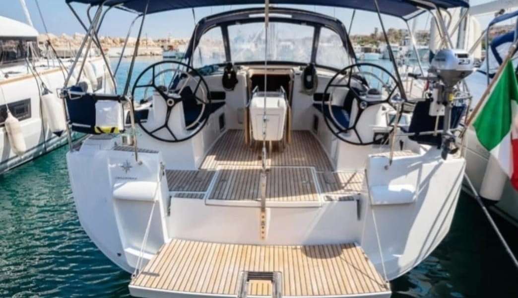 Sailboat Sun Odyssey 519