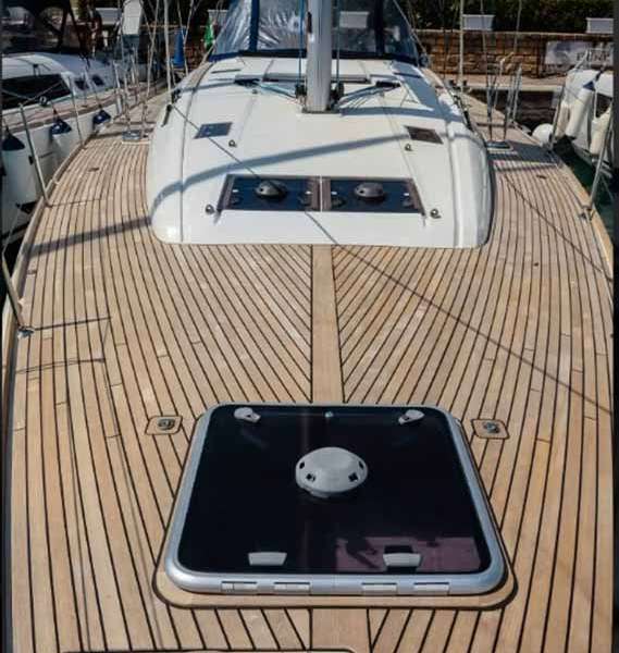 Sailboat Sun Odyssey 519
