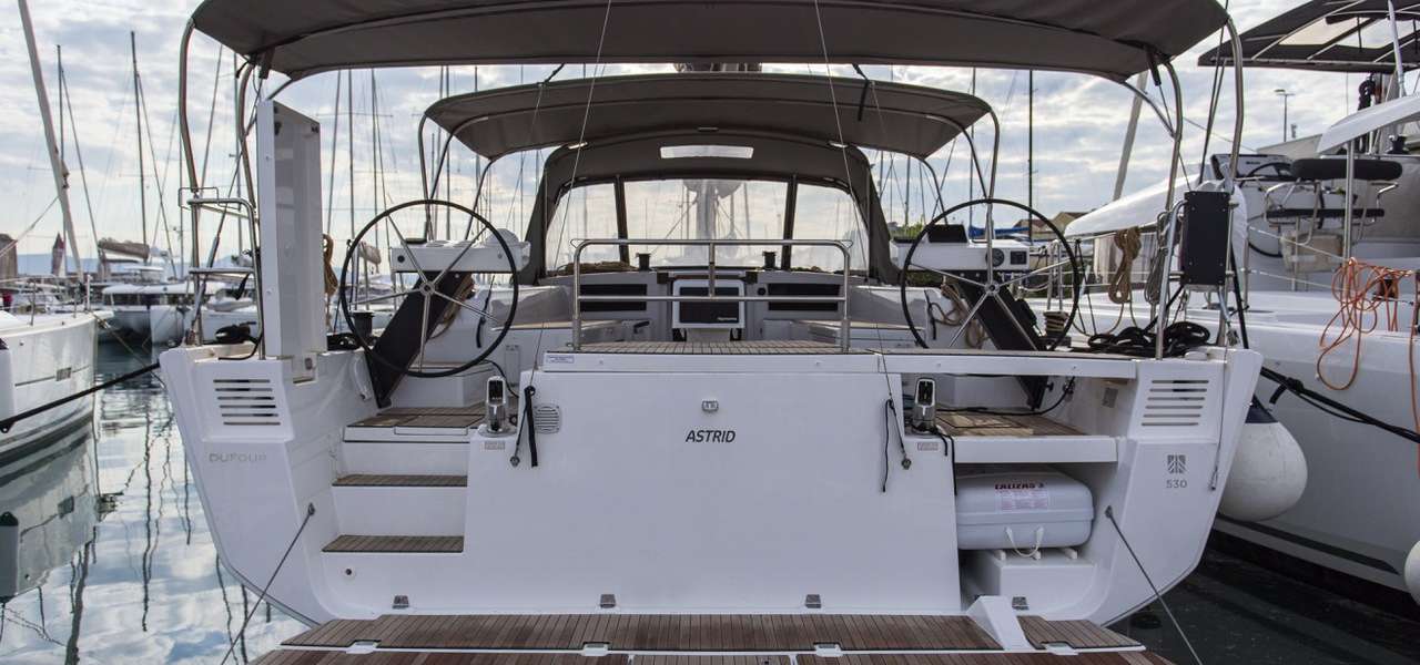 Velero Dufour 530