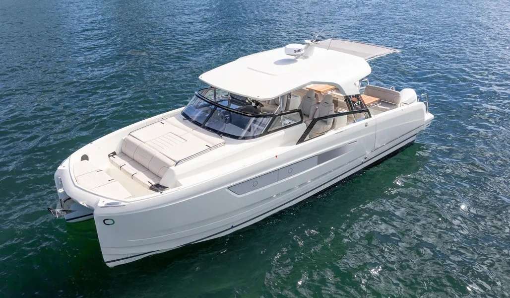 Catamaran à Moteur Yot 36