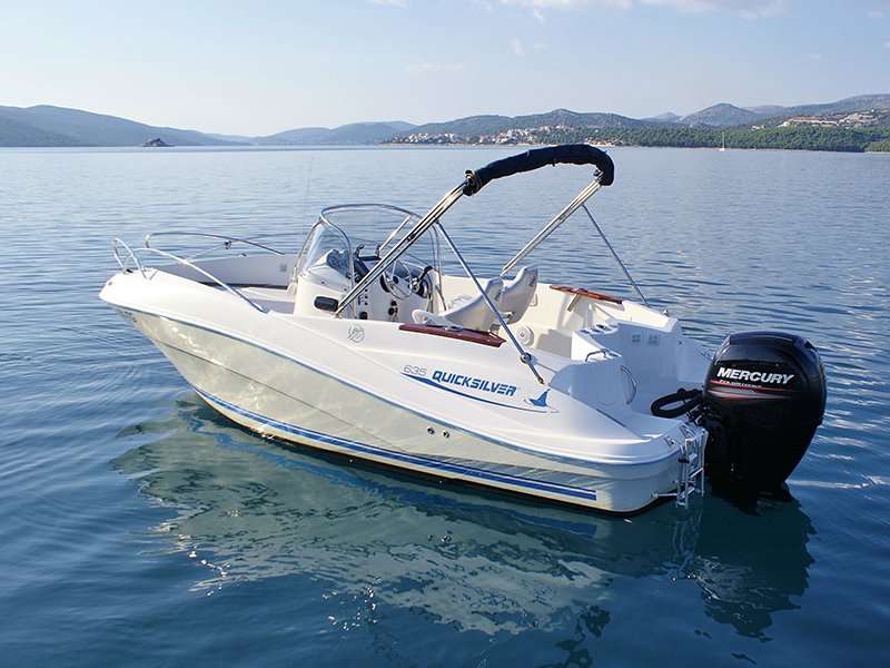 Motor boat 635 Commander