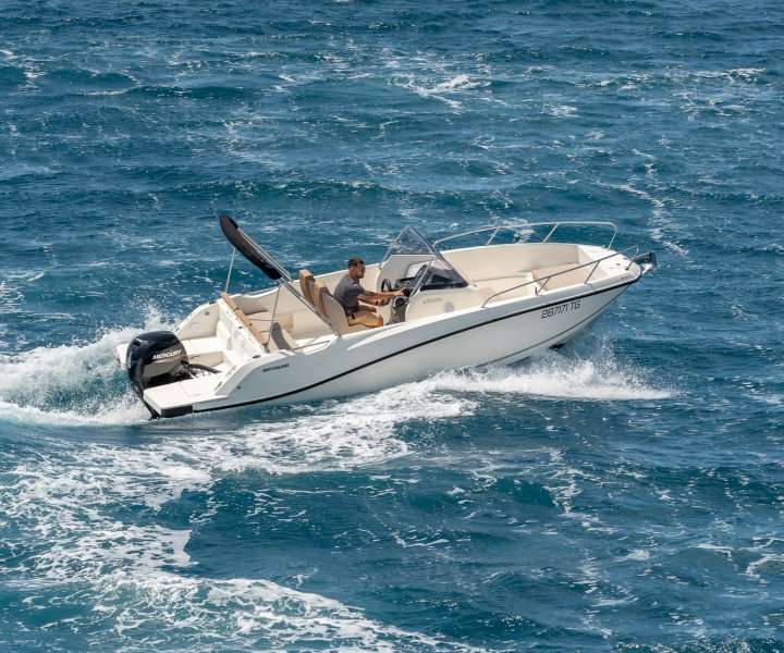 Barco a motor Activ 675 Open