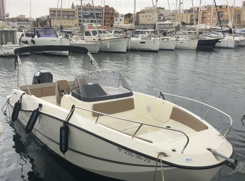 Motor boat Activ 755 Open