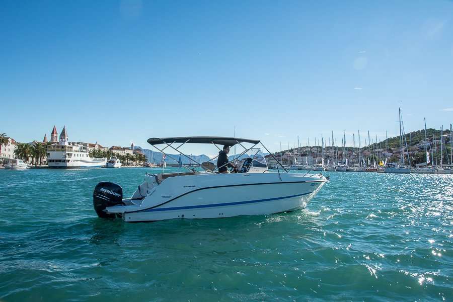 Barco a motor Activ 805 Open