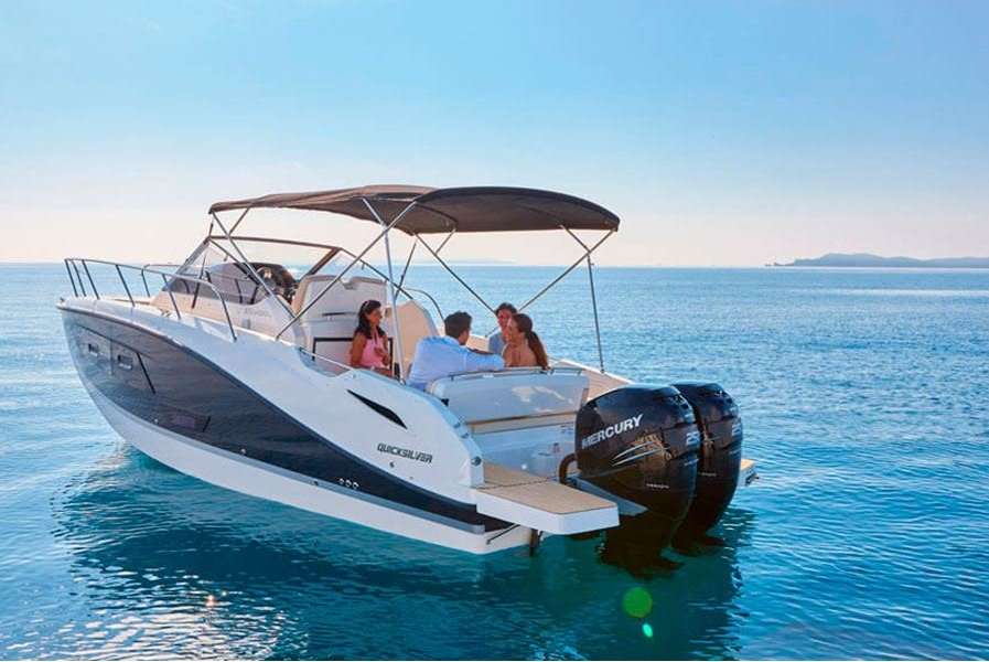 Bateaux à moteur Activ 875 Sundeck