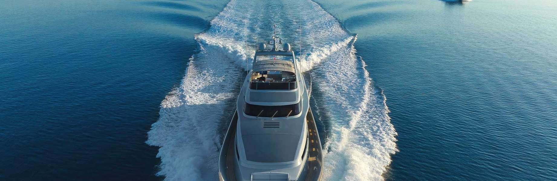 Luxury Yacht Admiral 35