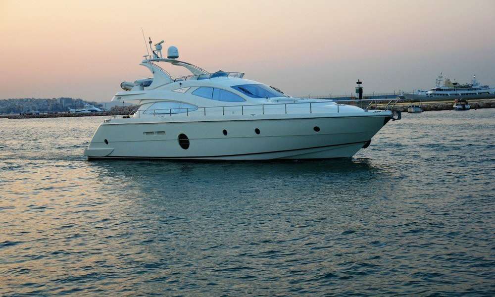 Luxury Yacht Aicon 64 Fly