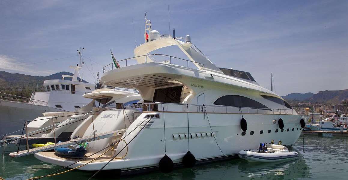 Yacht Amer 86