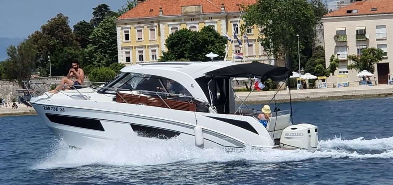 Motor boat Antares 9 OB