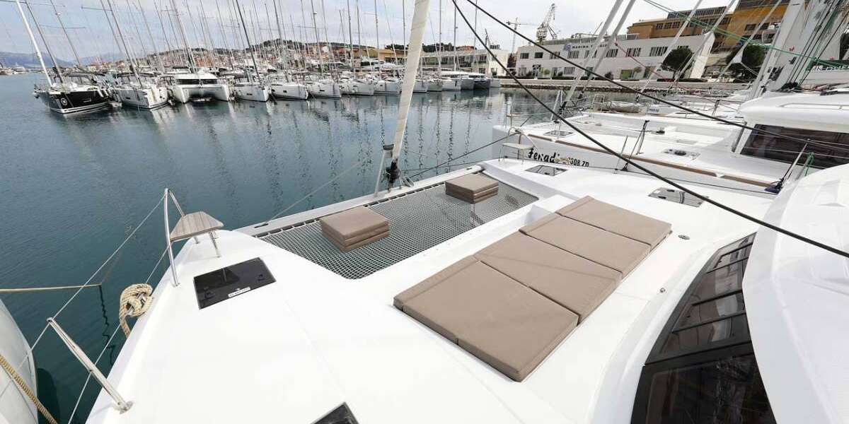 Catamaran Astrea 42