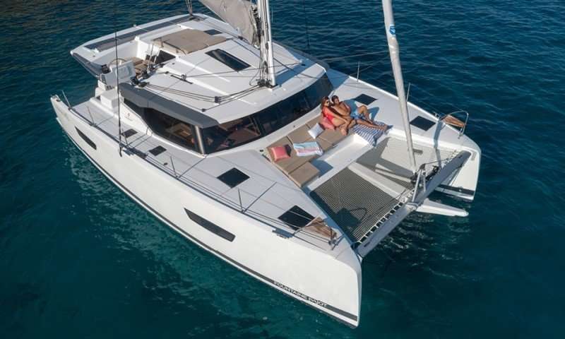 Catamarán Astrea 42