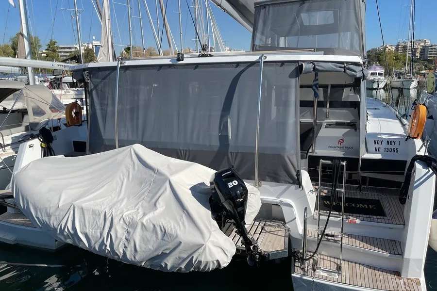 Catamarán Astrea 42