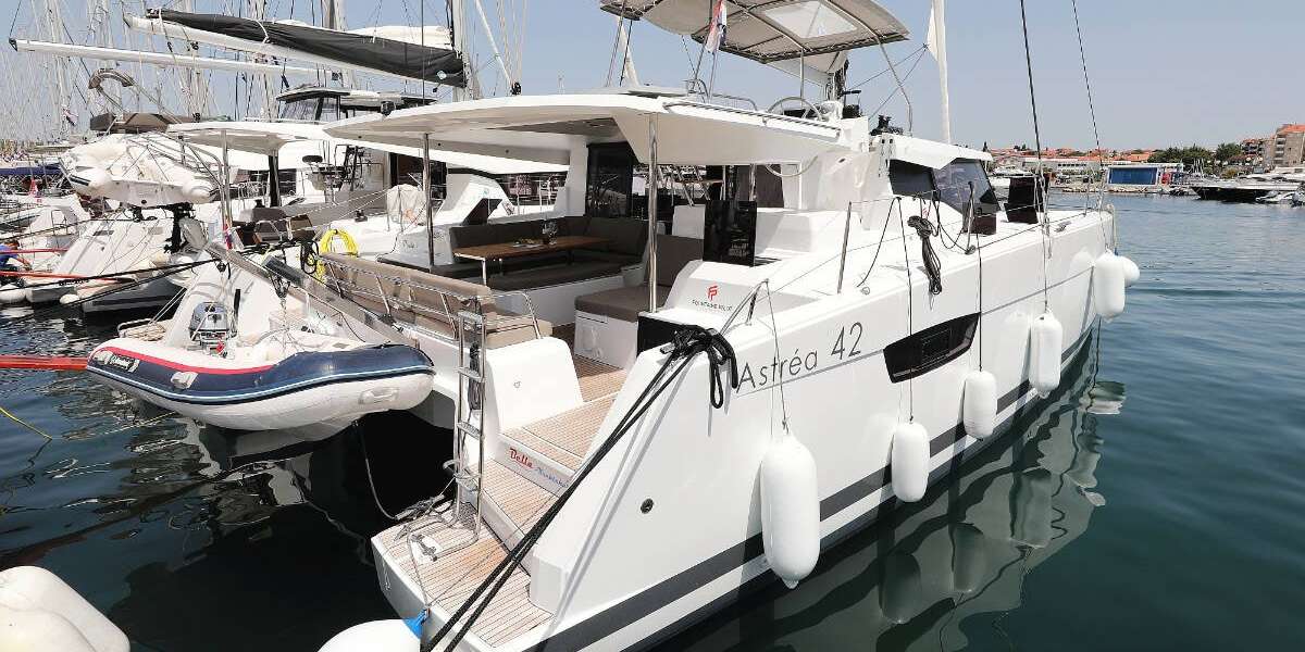 Catamarán Astrea 42